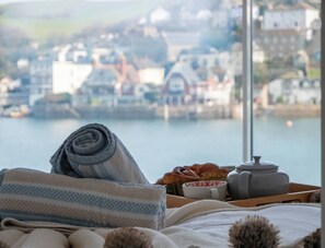 8 slaapkamers, een strijkplank/strijkijzer, reisbedje, gratis wifi