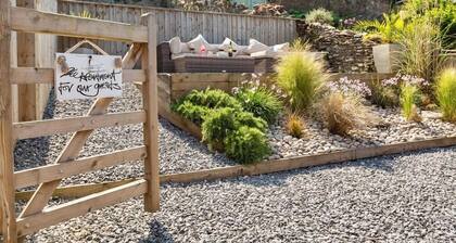 Charming Apartment with Garden & Parking