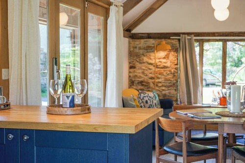 Escape to an Idyllic Countryside Couple's Retreat