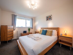 3 bedrooms, iron/ironing board, travel crib, free WiFi - Relaxed Farm Stay Close to South Devon Beaches (Slapton)