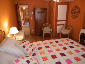 Kamar Quadruple Superior, pemandangan kebun | Tempat tidur Select Comfort dan didekorasi berbeda-beda