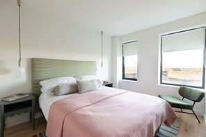 3 slaapkamers, een strijkplank/strijkijzer, internet, beddengoed