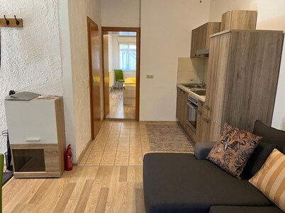 Green Escape vacation apartment in a quiet location ideal for couples near Pückler Park