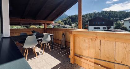 Cozy vacation apartment with balcony and mountain view