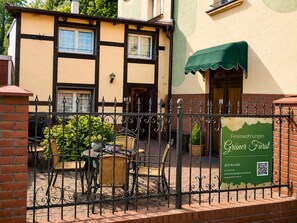 Outdoor dining - Quiet vacation apartment with two bedrooms Bad Muskau - Fürst Pückler Park (Bad Muskau)