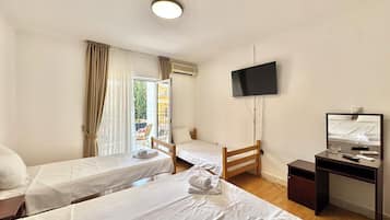 Comfort Quadruple Room, Balcony | Desk, free WiFi, bed sheets
