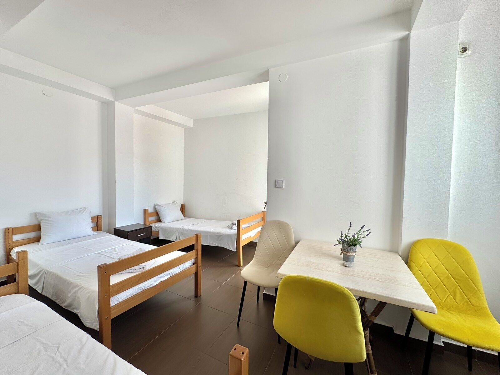 Habitació familiar | Escriptori, wifi gratuïta i roba de llit 