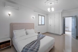 3 bedrooms, iron/ironing board, free WiFi, bed sheets