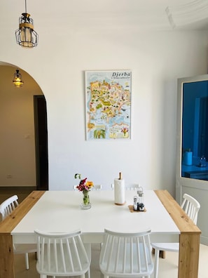Family Apartment, Garden View | Dining room
