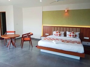 Superior Studio Suite, City View | Hypo-allergenic bedding, desk, laptop workspace, soundproofing