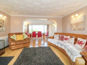 Living area - Llain Delyn (Holyhead)