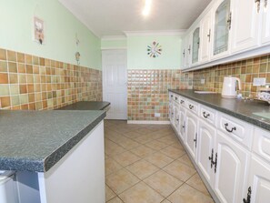 Cottage | Cuisine privée | Batterie de cuisine, vaisselle et ustensiles