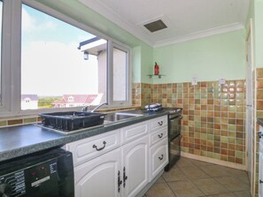 Cottage | Private kitchen | Cookware/dishes/utensils - Llain Delyn (Holyhead)