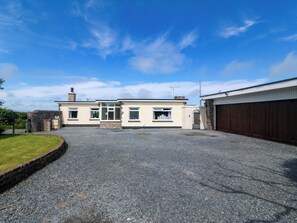 Exterior - Llain Delyn (Holyhead)