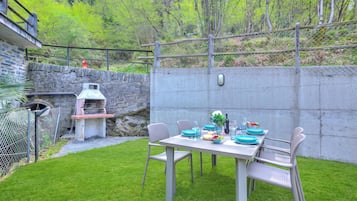 Family Villa, 2 Bedrooms, Terrace, Mountainside (Casa Zaira 1 2BR in Caviano) | Outdoor dining