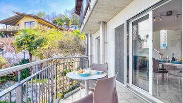 Family Villa, 2 Bedrooms, Terrace, Mountainside (Casa Zaira 1 2BR in Caviano) | Outdoor dining