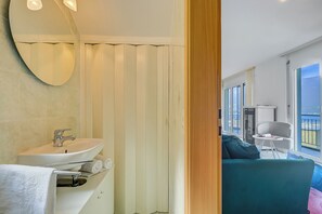 Family Villa, 2 Bedrooms, Mountainside (Casa Zaira 1) | Bathroom | Combined shower/bathtub, hair dryer, towels, soap
