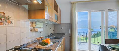 Vila Keluarga, beberapa kamar, tepi gunung (Casa Zaira 1) | Dapur pribadi | Lemari es, oven, kompor, dan mesin pencuci piring