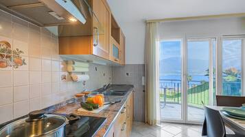 Biệt thự dành cho gia đình, 2 phòng ngủ, cạnh núi (Casa Zaira 1) | Bếp riêng | Tủ lạnh, lò nướng, bếp nấu, máy rửa bát