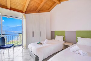 Villa familiar, 2 habitaciones, terraza, junto a la montaña (Casa Zaira 1 2BR in Caviano) | 2 dormitorios