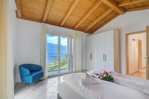 Family Villa, Multiple Bedrooms, Mountainside (Casa Zaira 1) | 2 bedrooms, bed sheets - Casa Zaira 1 (Gambarogno)