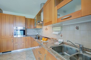 Refrigerador, horno, placa de cocina, lavavajillas
