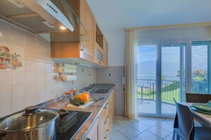 Standaard villa, meerdere slaapkamers, uitzicht op gebergte (Casa Zaira 2) | Privékeuken | Een koelkast, een oven, een kookplaat, een vaatwasser