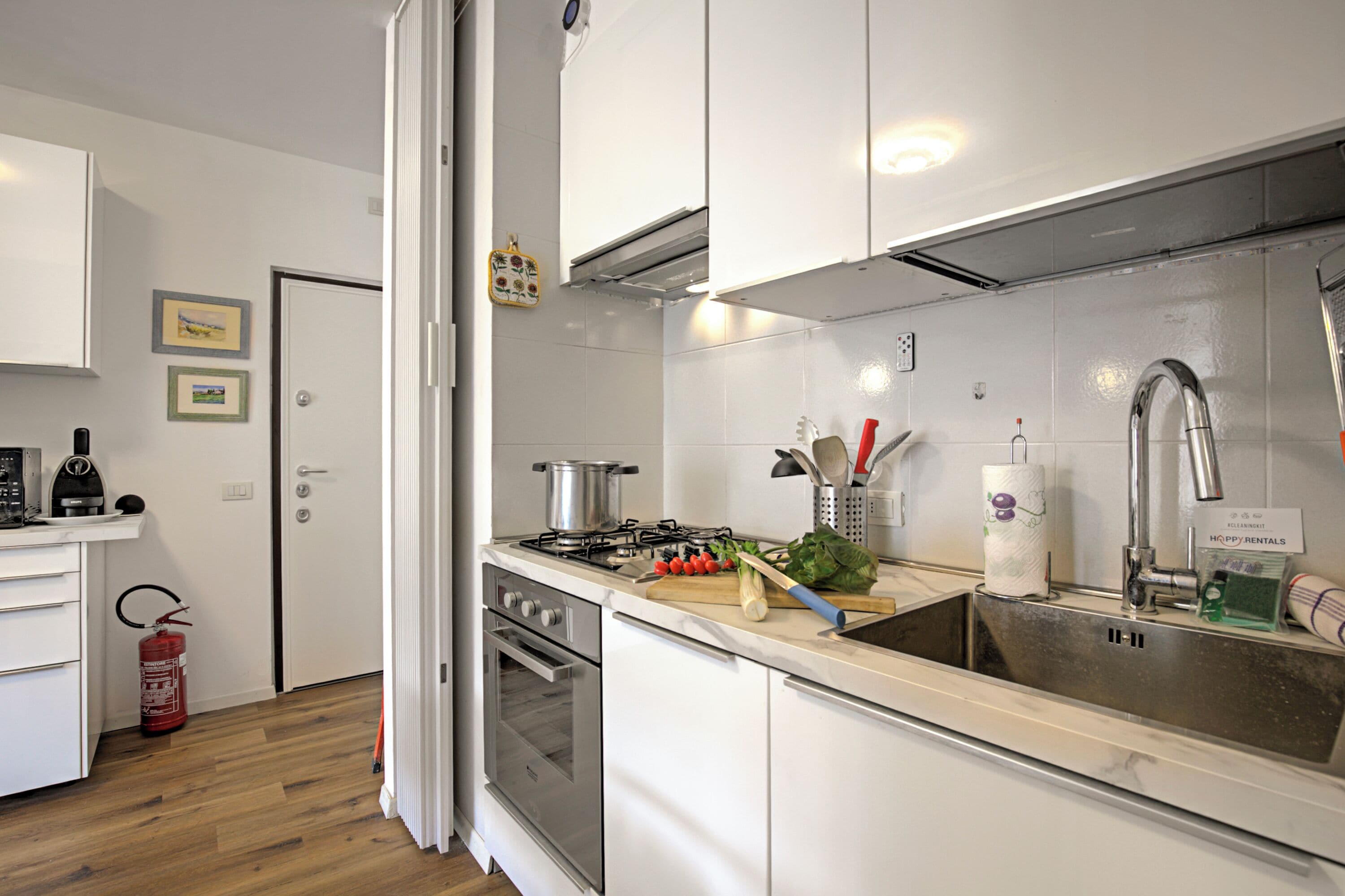 Familjelägenhet - flera sovrum (Garden & Surf Residenza By Max) | Eget kök | Kylskåp, ugn, spishäll och diskmaskin