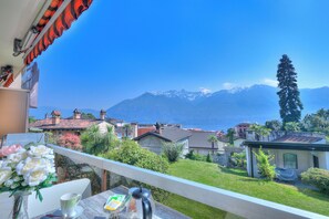 Estudio familiar, vista a la montaña (Casa Miramonti) | Restaurante al aire libre