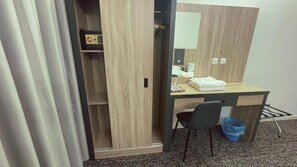 Quadruple Room | Free WiFi - Shadha ALBustan Hotel (Madinah)