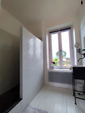 Double Room, Garden View | Bathroom