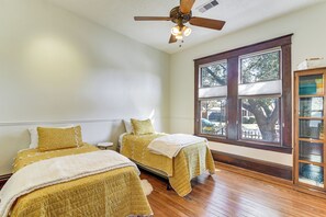 House (3 Bedrooms) | Interior - Walkable & Historic Houston Heights Bungalow! (Houston)