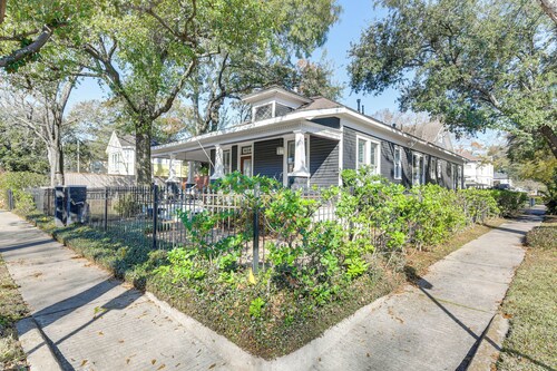 Walkable & Historic Houston Heights Bungalow!