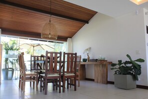 Maison Deluxe, 4 chambres, piscine privée, en bord de plage | Salle à manger