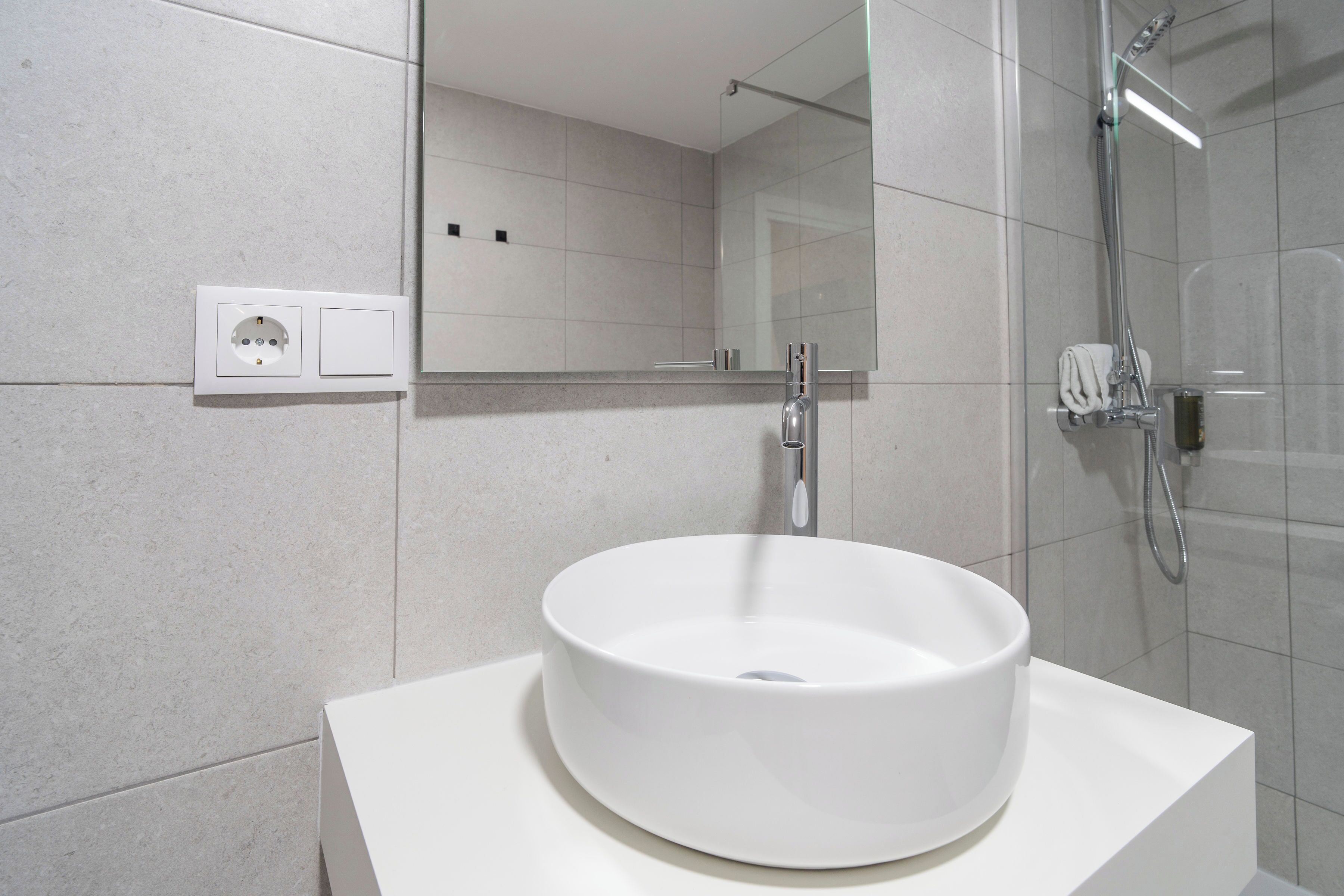 Comfort Studio | Bathroom | Hair dryer, towels, soap, toilet paper