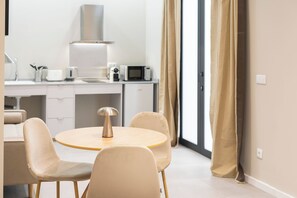 Comfort Stüdyo | Odada yemek servisi