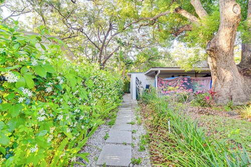 1 Mi to Downtown: Clearwater Apt w/ Private Patio!