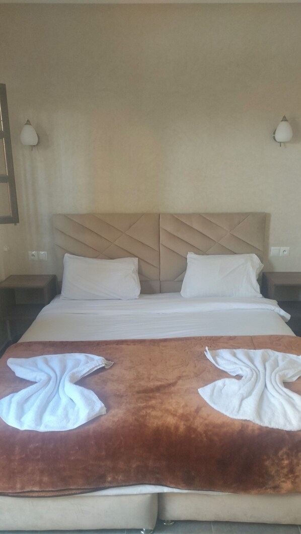 Classic Double or Twin Room, Courtyard View | Free WiFi - Hôtel de la paix (Marrakech)