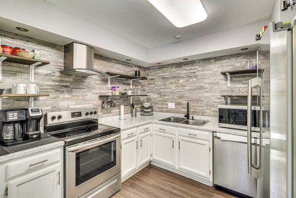 Apartment (2 Bedrooms) | Interior - 4 Mi to Dtwn: Gem w/ Pool Access & Patio in Austin (Austin)