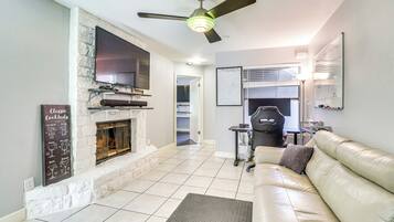 Apartment (2 Bedrooms) | Front of property