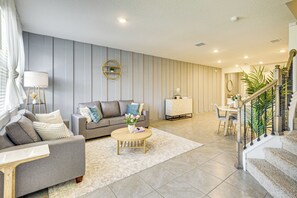 Interior - 7 Mi to European Village: Pond-front Townhome! (Palm Coast)