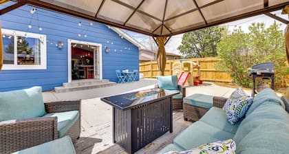 1 Mi to Attractions: Getaway w/ Mtn Views!