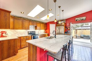 Interior - 1 Mi to Attractions: Getaway w/ Mtn Views! (Colorado Springs)
