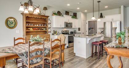 2 Mi to Steeplechase Racecourse: Stylish Aiken Gem