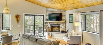 2 Mi to Lake Arrowhead: Treetop Retreat w/ Deck