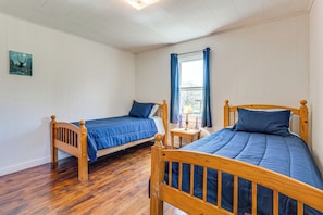 House (3 Bedrooms) | Interior - 5 Mi to Chatuge Lake: Hayesville Hideaway! (Hayesville)