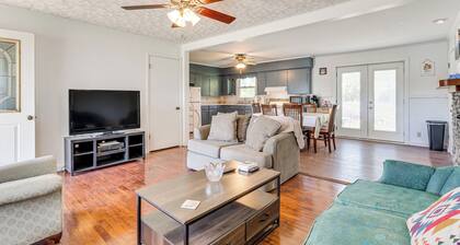 1/2 Mi to Dtwn Dining! Cozy Hayesville Hideaway