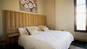 Deluxe Double Room, City View | 1 bedroom, free WiFi