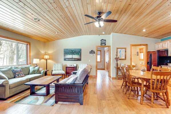 House (2 Bedrooms) | Interior