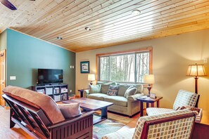 House (2 Bedrooms) | Interior